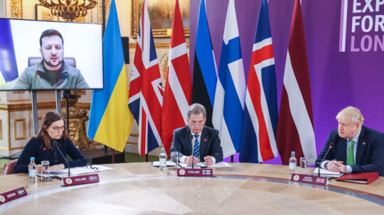Prime Minister of Iceland Katrín Jakobsdóttir, President Sauli Niinistö and British Prime Minister Boris Johnson at the JEF Leaders' Summit in London on 15 March 2022. Ukrainian President Volodymyr Zelenskyi participated via a video link. Photo: Jouni Mölsä/Office of the President of the Republic