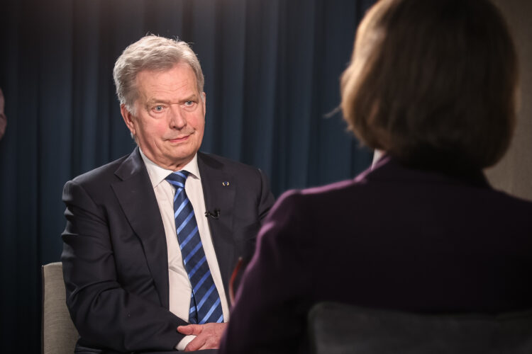 Presidentti Niinistö oli CNN:n toimittajan Christiane Amanpourin haastateltavana Lontoossa maanantaina 14. maaliskuuta 2022. Kuva: Jouni Mölsä/Tasavallan presidentin kanslia