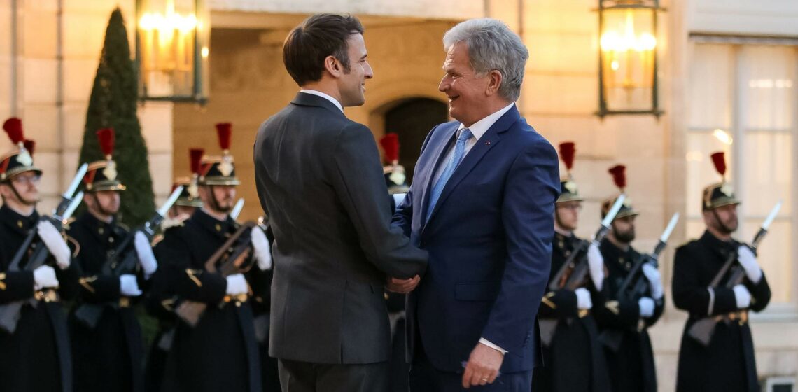 Republikens president Sauli Niinistö träffade Frankrikes president Emmanuel Macron måndagen den 21 mars 2022 i Paris. Foto: Johanna Unha-Kaprali/Finlands ambassad i Paris