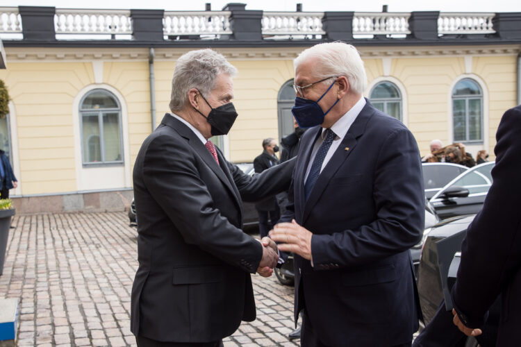 Presidentti Niinistö vastaanotti Saksan liittopresidentti Frank-Walter Steinmeierin työvierailulle Suomeen perjantaina 8. huhtikuuta 2022. Kuva: Matti Porre/Tasavallan presidentin kanslia