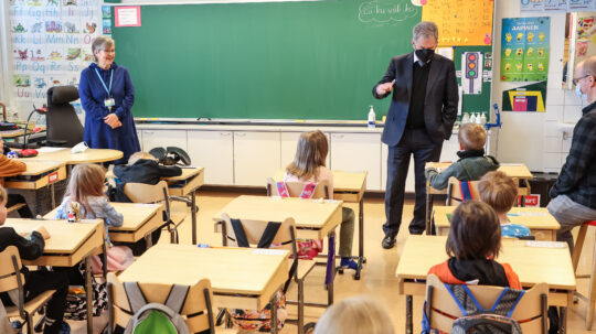 President Niinistö visited music, Finnish language and mathematics classes. Photo: Jouni Mölsä/Office of the President of the Republic