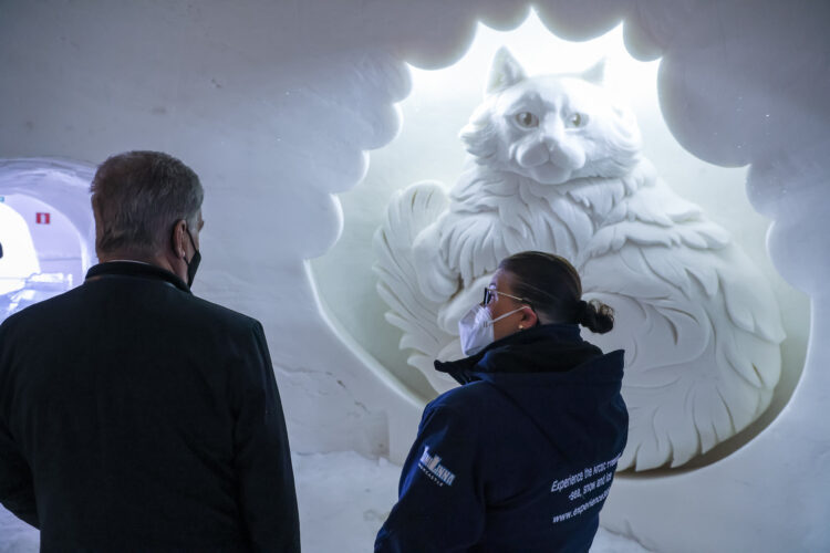 President Niinistö besökte Snöslottet i Kemi under guidning av Susanna Koutonen, VD för Kemin Matkailu Oy. Foto: Jouni Mölsä/Republikens presidents kansli