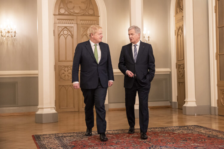 President Niinistö hälsade Storbritanniens premiärminister Boris Johnsons välkommen på besök till Finland onsdagen den 11 maj 2022. Foto: Matti Porre/Republikens presidents kansli