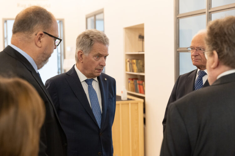 Presidentti Niinistö ja kuningas Kaarle XVI Kustaa osallistuivat talouden vihreään siirtymään keskittyvään keskustelutilaisuuteen Suomen Tukholman-instituutissa 18. toukokuuta 2022. Kuva: Matti Porre/Tasavallan presidentin kanslia