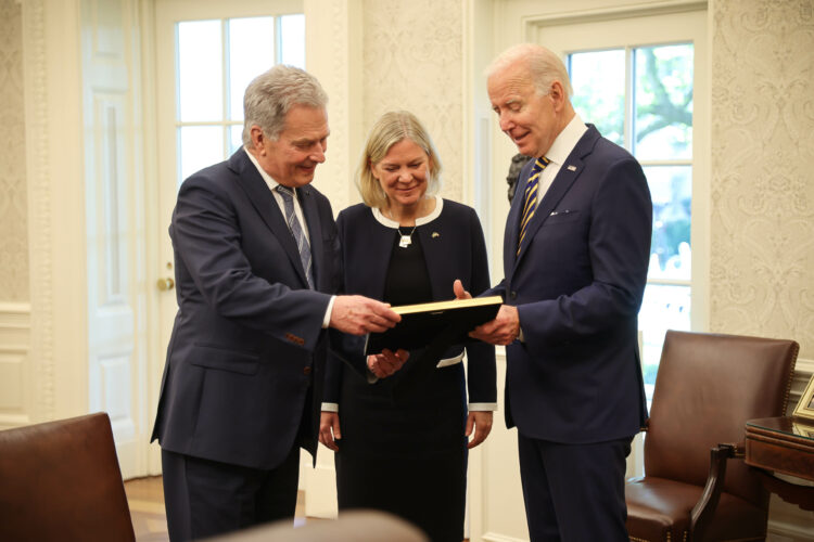 Republikens president Sauli Niinistö träffade USA:s president Joseph R. Biden tillsammans med Sveriges statsminister Magdalena Andersson i Vita huset torsdagen den 19 maj 2022. Foto: Riikka Hietajärvi/Republikens presidents kansli