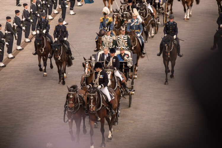 King Carl Gustav XVI and Queen Silvia welcomed President of the Republic of Finland Sauli Niinistö and Mrs Jenni Haukio ceremoniously at the Royal Palace. Photo: Matti Porre/The Office of the President of the Republic of Finland