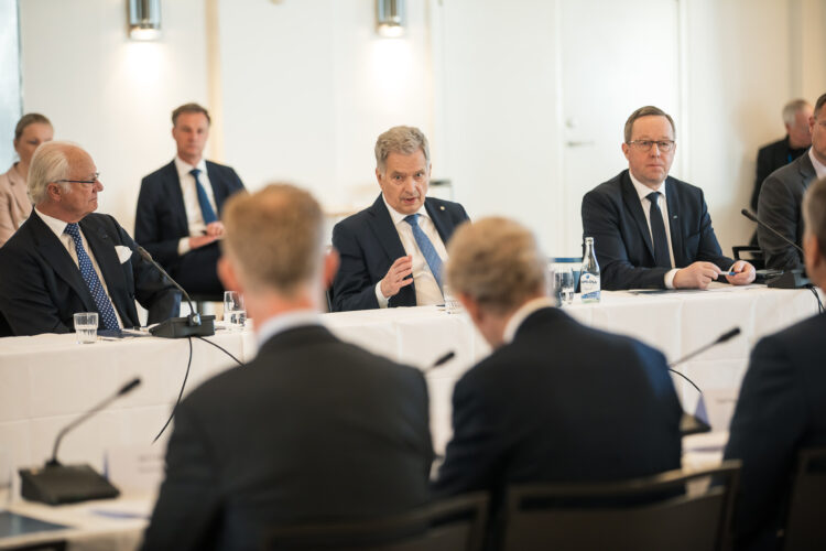 President Niinistö och kung Carl XVI Gustaf deltog i ett diskussionsmöte om den gröna omställningen inom näringslivet vid Finlandsinstitutet i Stockholm den 18 maj 2022. Foto: Matti Porre/Republikens presidents kansli