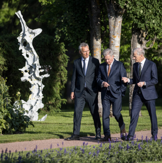 President of the Republic of Finland Sauli Niinistö, NATO Secretary General Jens Stoltenberg and Prime Minister of Norway Jonas Gahr Støre in Kultaranta on 12 June 2022. Photo: Matti Porre/Office of the President of the Republic