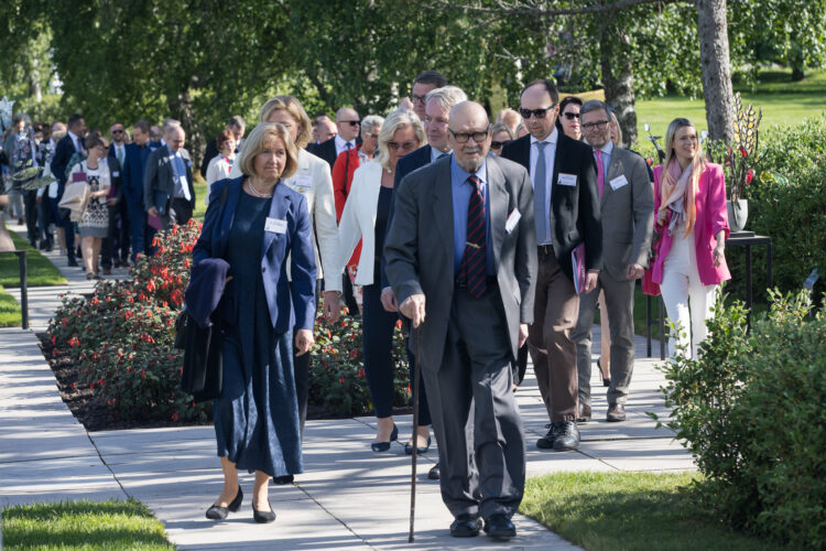 Keskustelut alkoivat sunnuntaina 12. kesäkuuta presidentti Niinistön ja Naton pääsihteeri Stoltenbergin puheenvuoroilla sekä keskustelulla. Kuva: Juhani Kandell/Tasavallan presidentin kanslia