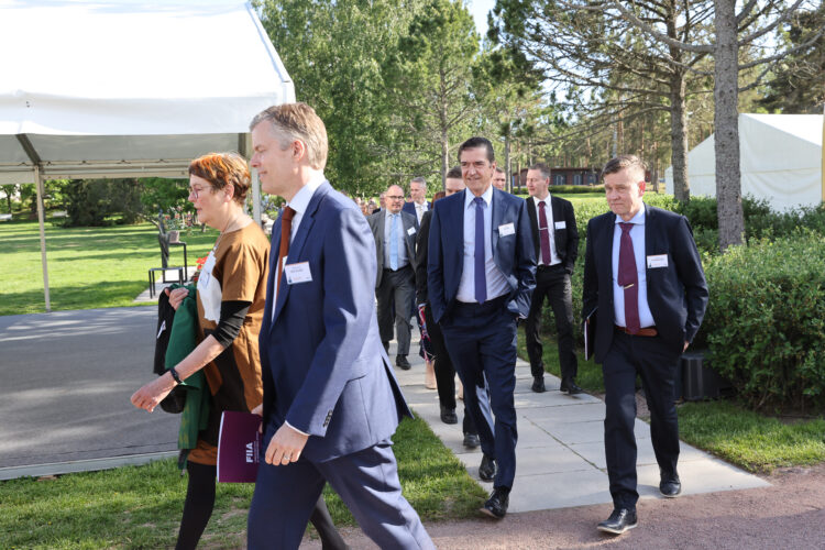 Keskustelut alkoivat sunnuntaina 12. kesäkuuta presidentti Niinistön ja Naton pääsihteeri Stoltenbergin puheenvuoroilla sekä keskustelulla. Kuva: Juhani Kandell/Tasavallan presidentin kanslia