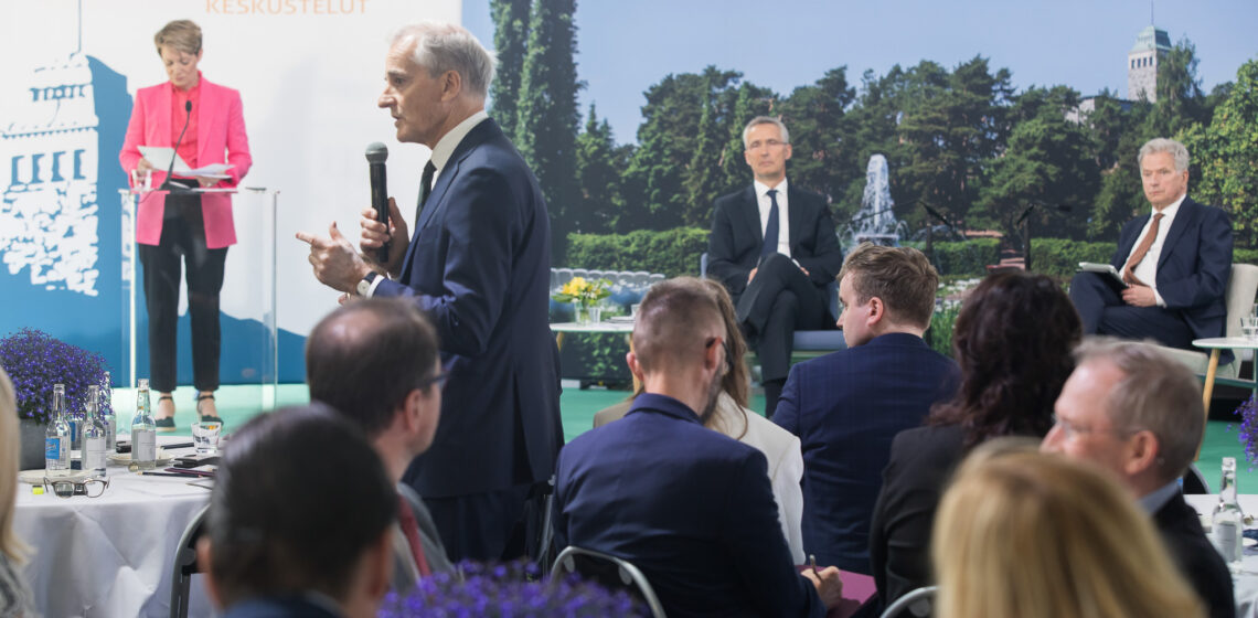 Diskussionerna inleddes söndagen den 12 juni med anföranden av president Niinistö och Natos generalsekreterare Stoltenberg och ett samtal mellan dem. Norges statsminister Jonas Gahr Støre framförde ett inlägg under diskussionerna. Foto: Juhani Kandell/Republikens presidents kansli 