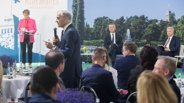 Diskussionerna inleddes söndagen den 12 juni med anföranden av president Niinistö och Natos generalsekreterare Stoltenberg och ett samtal mellan dem. Norges statsminister Jonas Gahr Støre framförde ett inlägg under diskussionerna. Foto: Juhani Kandell/Republikens presidents kansli 