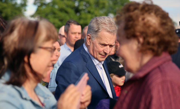 President Niinistö described Naantali as a wonderful summer city. Photo: Riikka Hietajärvi/Office of the President of the Republic of Finland