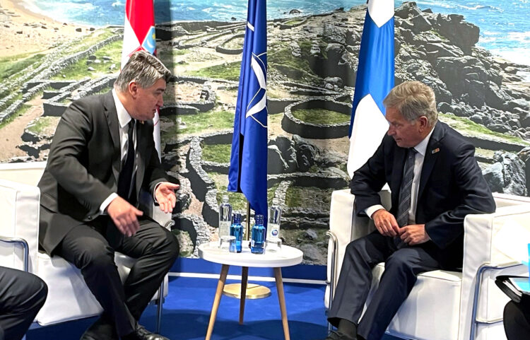 Presidentti Niinistö keskusteli kahdenvälisesti myös Kroatian presidentti Zoran Milanovićin kanssa. Kuva: Ville Hukkanen/Tasavallan presidentin kanslia