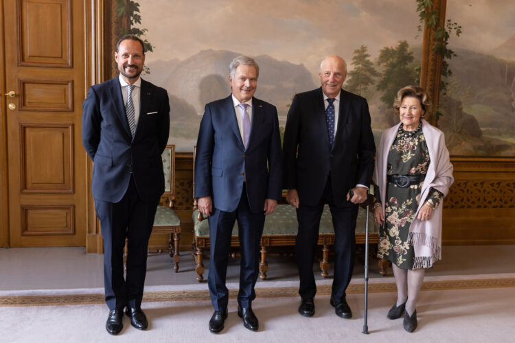 President Sauli Niinistö met King Harald V of Norway, Queen Sonja and Crown Prince Haakon at the Royal Castle in Oslo on 10 October 2022. Photo: Matti Porre / Office of the President of the Republic of Finland