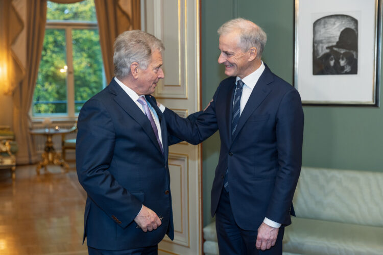 På eftermiddagen förde president Niinistö bilaterala samtal med statsminister Jonas Gahr Støre i statsministerns residens. Foto: Matti Porre/Republikens presidents kansli