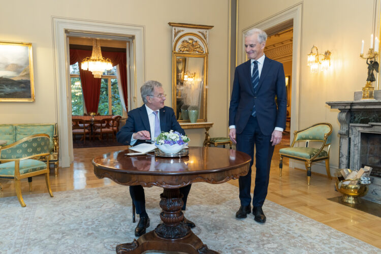 President Niinistö och Norges statsminister Gahr Støre på den gemensamma presskonferensen i Oslo den 10 oktober 2022. Foto: Matti Porre/Republikens presidents kansli