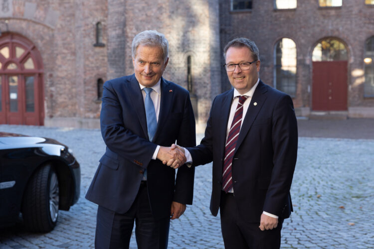 On Tuesday 11 October, President Niinistö met with Norwegian Minister of Defence Bjørn Arild Gram. Photo: Matti Porre / Office of the President of the Republic of Finland