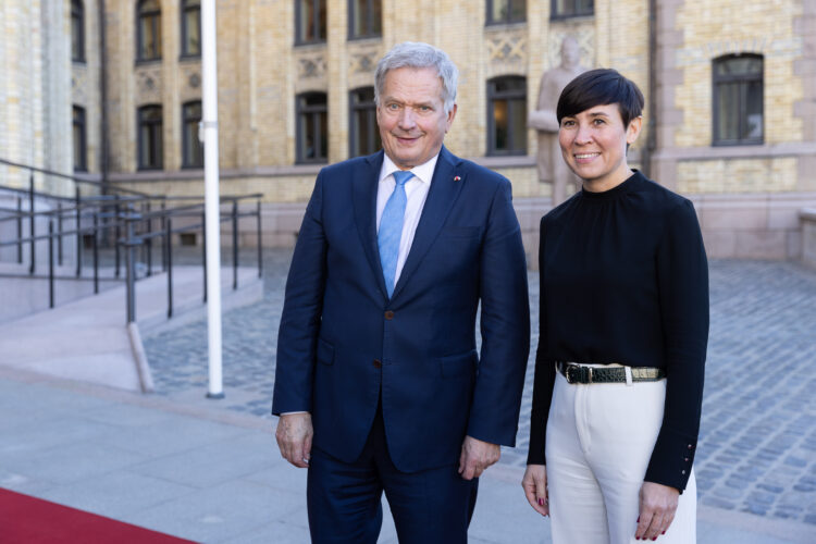 Presidentti Niinistö ja Norjan ulkoasiain- ja puolustusvaliokunnan puheenjohtaja Ine Eriksen Søreide Oslossa 11. lokakuuta 2022. Kuva: Matti Porre/Tasavallan presidentin kanslia
