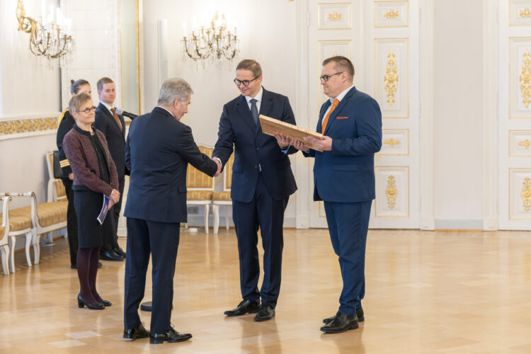 Kempower Oyj, a provider of fast charging services for electric cars, was awarded as the Newcomer Company of 2022. Photo: Matti Porre / Office of the President of the Republic of Finland