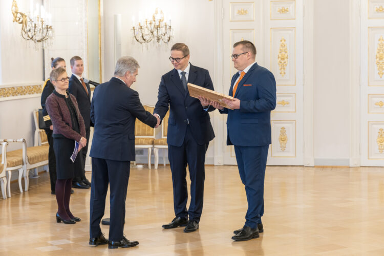 Priset som årets nya företag gick till Kempower Oyj som tillhandahåller snabbladdningstjänster för elbilar. Foto: Matti Porre/Republikens presidents kansli