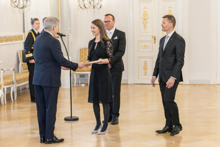 Vuoden yhteisöpalkinto jaettiin Kasvuryhmä Suomi ry:lle. Kuva: Matti Porre/Tasavallan presidentin kanslia