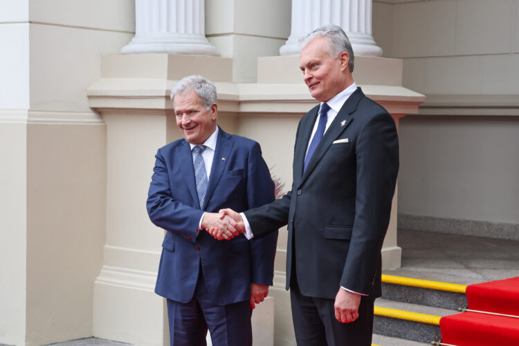 Litauens president Gitanas Nausėda tog emot president Niinistö under ett arbetsbesök i Vilnius fredagen den 4 november 2022. Foto: Jouni Mölsä/Republikens presidents kansli