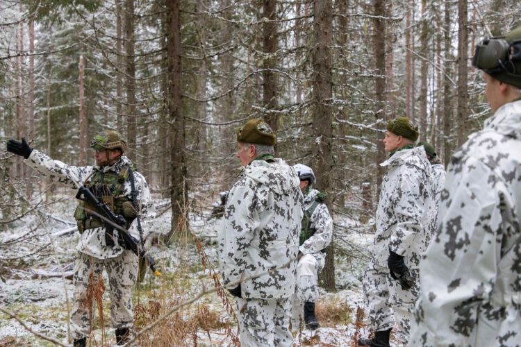 President Sauli Niinistö inspekterade Arméns huvudkrigsövning Kontio 22 den 28–29 november 2022 i Norra Karelen. Foto: Försvarsmakten