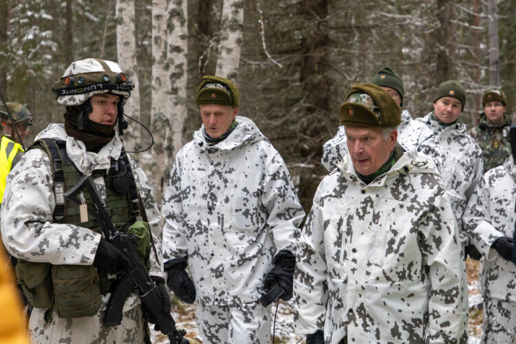 President Sauli Niinistö inspekterade Arméns huvudkrigsövning Kontio 22 den 28–29 november 2022 i Norra Karelen. Foto: Försvarsmakten
