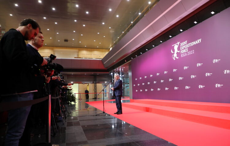 President Niinistö träffade media före diskussionerna. Foto: Latvia State Chancellery