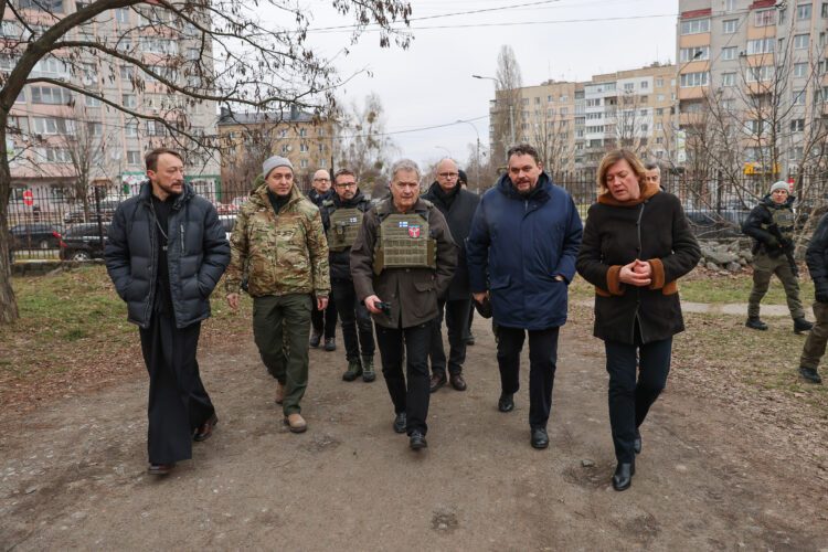 President Niinistö besökte staden Butja i Ukraina tisdagen den 24 januari 2023. Foto: Riikka Hietajärvi/Republikens presidents kansli