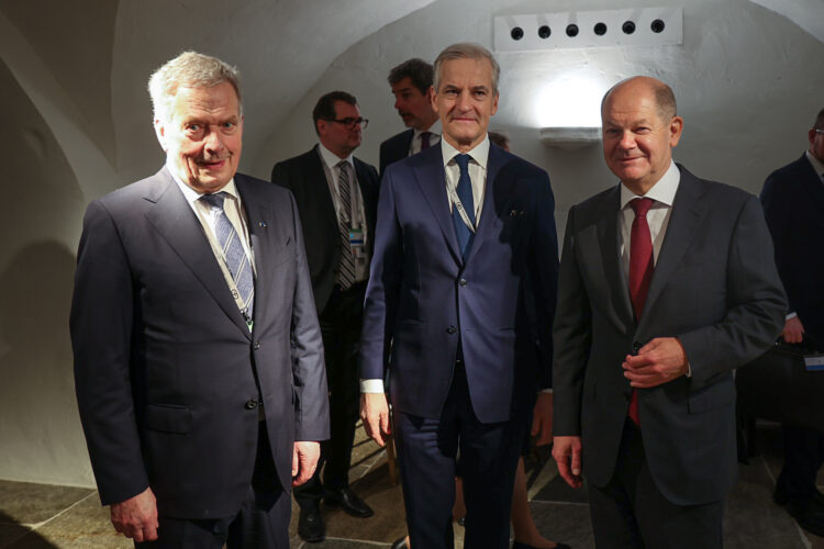 Presidentti Niinistö tapasi Norjan pääministerin Jonas Gahr Støren ja Saksan liittokanslerin Olaf Scholzin. Kuva: Riikka Hietajärvi/Tasavallan presidentin kanslia