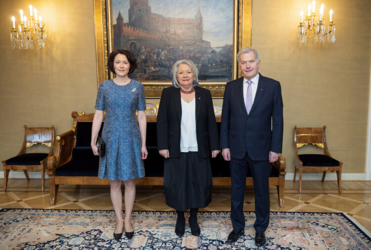 Spouse of the President of the Republic, Dr. Jenni Haukio (L), Governor General Mary Simon and President of the Republic of Finland  Sauli Niinistö.  Photo: Matti Porre/Office of the President of the Republic of Finland