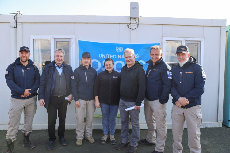 President Niinistö visited the area affected by the earthquake in Kahramanmaraş, in south-eastern Türkiye and met aid workers. Photo: Riikka Hietajärvi/Office of the President of the Republic of Finland.