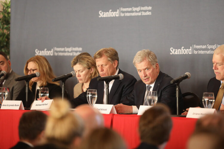 President Niinistö deltog i en paneldiskussion om säkerhetspolitik, stormaktskonkurrens och ny teknik arrangerad av Freeman Spogli-institutet vid Stanford University i Palo Alto. Foto: Riikka Hietajärvi/Republikens presidents kansli