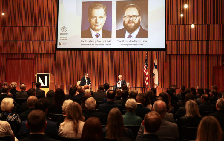 President Niinistö deltog den 6 mars 2023 i en säkerhetspolitisk diskussion på National Nordic Museum i Seattle. Foto: Riikka Hietajärvi/Republikens presidents kansli