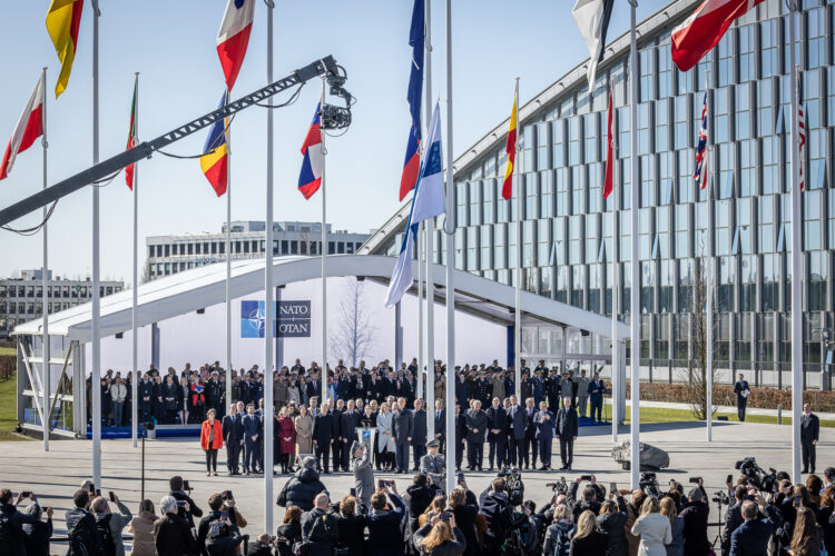 Flagghissningsceremoni för att fira Finlands medlemskap i Nato. Foto: Nato