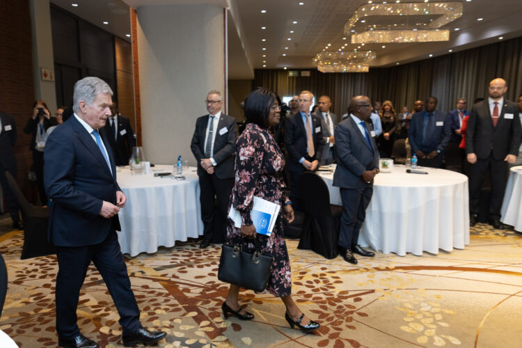 Presidentti Niinistö osallistui Windhoekissa yritysseminaariin, jossa hän piti avauspuheenvuoron. Kuva: Matti Porre/Tasavallan presidentin kanslia
