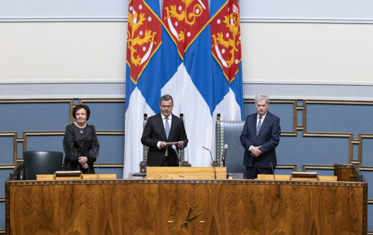 Valtiopäivien avajaisjuhlallisuuksia Eduskuntatalossa 13. huhtikuuta 2023. Kuvassa vasemmalta pääsihteeri Maija-Leena Paavola, puhemies Petteri Orpo ja tasavallan presidentti Sauli Niinistö. Kuva: Tero Hanski/Eduskunta