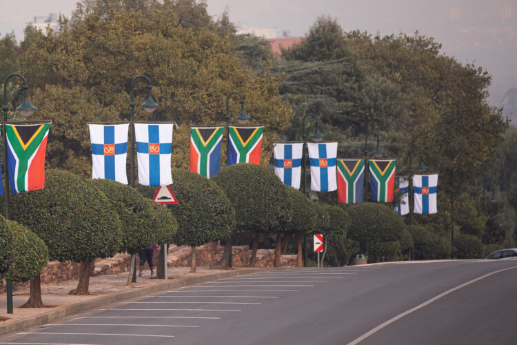 Finnish and South African flags along a street in Pretoria. Photo: Matti Porre/The Office of the President of the Republic of Finland