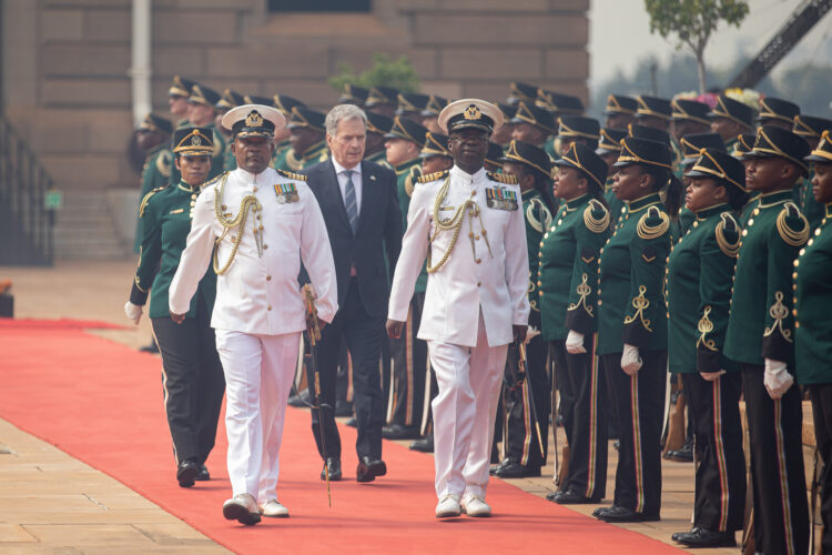 President Niinistö inspecting the guard of honour. Photo: Matti Porre/The Office of the President of the Republic of Finland