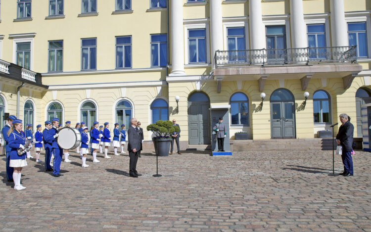 Musikförbundet Suomen Työväen Musiikkiliittos hälsning framfördes av ungdomsblåsorkestern Rauman Poikasoittokunta och förbundets styrelsemedlem Markku Ahonen. Foto: Riikka Hietajärvi/Republikens presidents kansli