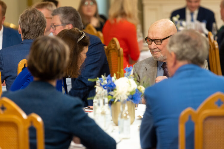 President Niinistö öppnade Gullrandadiskussionerna 2023 söndagen den 18 juni med ett anförande om det geopolitiska läget, stormaktskonkurrensen och Finlands roll i världen. Foto: Matti Porre/Republikens presidents kansli