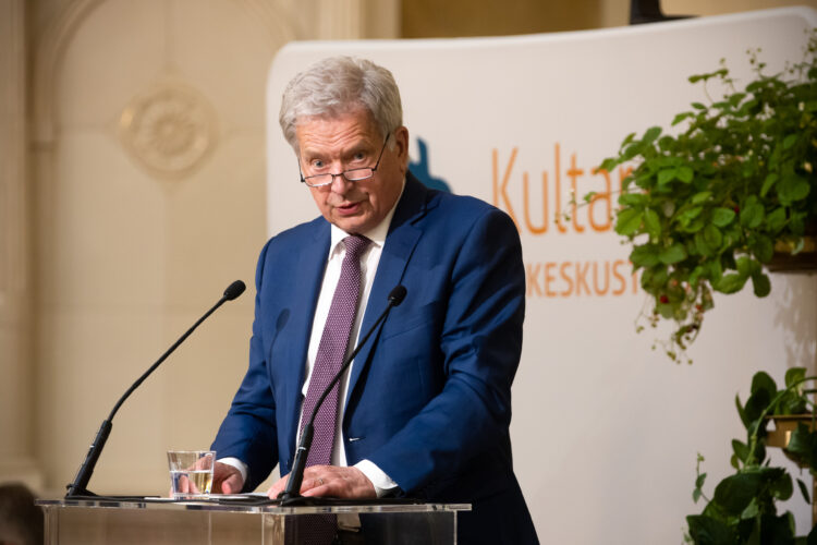 Presidentti Niinistö avasi vuoden 2023 Kultaranta-keskustelut puheenvuorollaan geopoliittisesta tilanteesta, suurvaltakilpailusta ja Suomen asemasta sunnuntaina 18. kesäkuuta 2023. Kuva: Matti Porre/Tasavallan presidentin kanslia