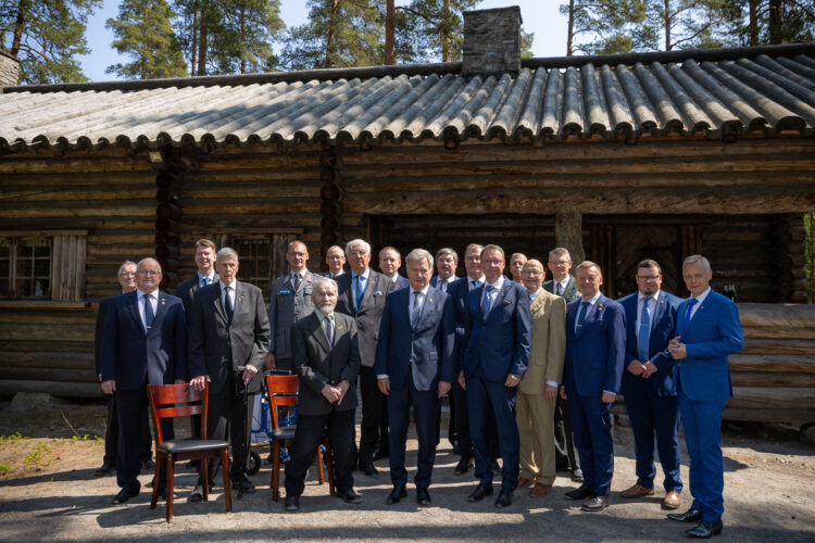 Lunch vid Marskalken av Finland Mannerheims jaktstuga i Loppis. Foto: Matti Porre/Republikens presidents kansli