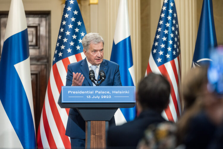 President Niinistö och president Biden på den gemensamma presskonferensen i Rikssalen i Presidentens slott den 13 juli 2023. Foto: Matti Porre/Presidentens kansli