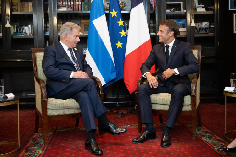 President Sauli Niinistö träffade Frankrikes president Emmanuel Macron före Natos toppmöte den 11 juli 2023 i Vilnius. Foto: Matti Porre/Republikens presidents kansli