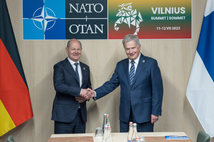 President Sauli Niinistö träffade Tysklands förbundskansler Olaf Scholz vid Natotoppmötet i Vilnius den 11 juli 2023. Foto: Matti Porre/Republikens presidents kansli