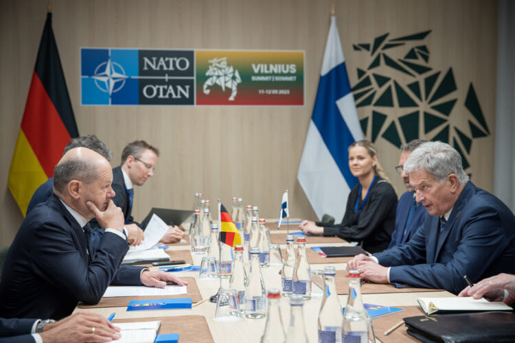 President Sauli Niinistö träffade Tysklands förbundskansler Olaf Scholz och hans delegation vid Natotoppmötet i Vilnius den 11 juli 2023. Foto: Matti Porre/Republikens presidents kansli