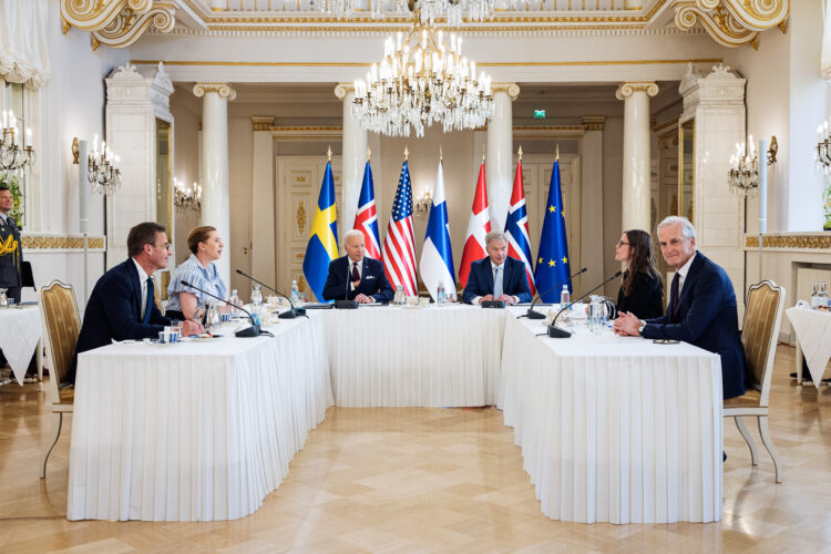 The Summit at the Hall of Mirrors. Photo: Roni Rekomaa/Office of the President of the Republic of Finland